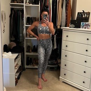 Gold Elite fitness set. Like new. Sports bra and leggings size small